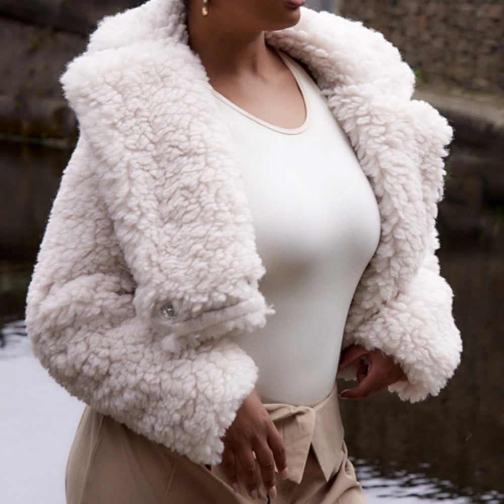 * New/ Unworn Women's Cream Teddy Faux Cropped Coat we